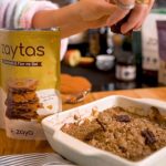 Crumble de maçã com snack sem glúten